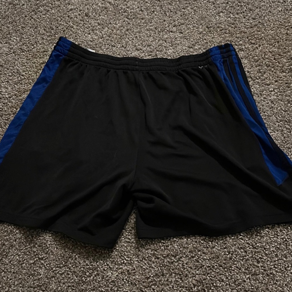Adidas men’s shorts size L